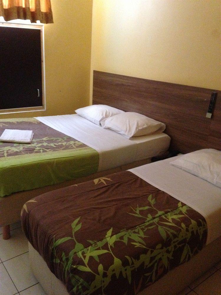 Royal Hotel *